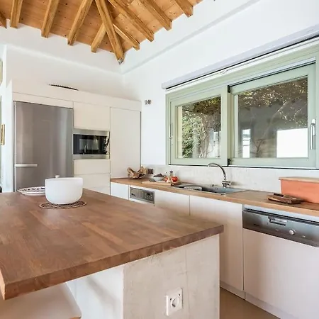 Villa Mourtia La0414