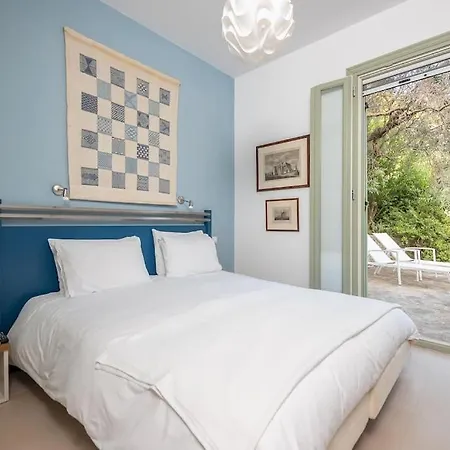 Villa Mourtia La0414 *