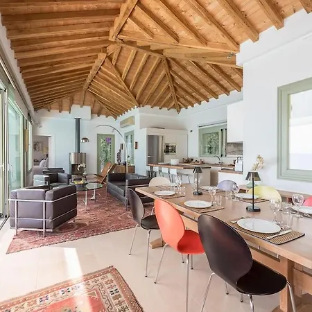 Villa Mourtia La0414