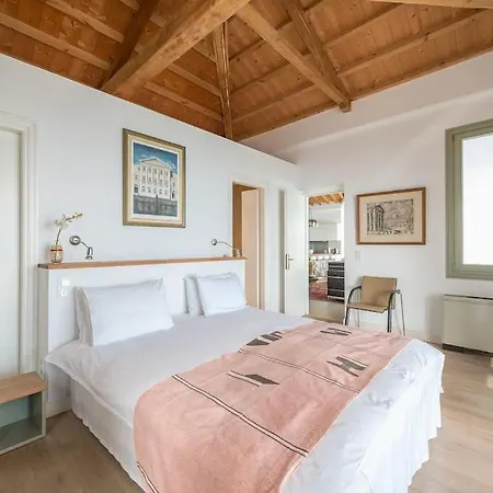 Villa Mourtia La0414