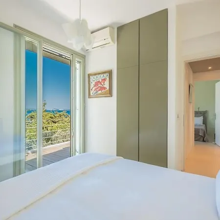 Villa Mourtia La0414