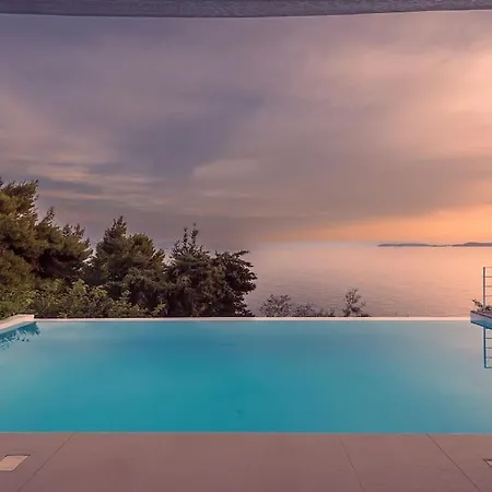 Villa Mourtia La0414 *