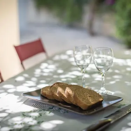 Villa Mourtia La0414 *