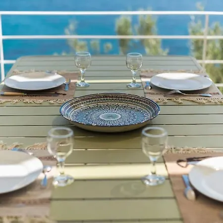 Villa Mourtia La0414 *