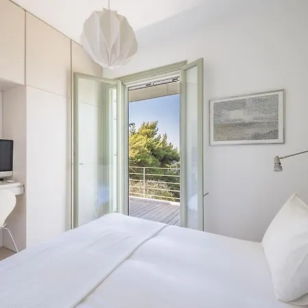 Villa Mourtia La0414 *