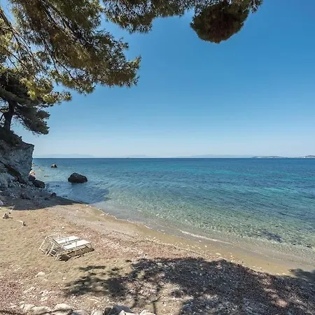 Villa Mourtia La0414 *