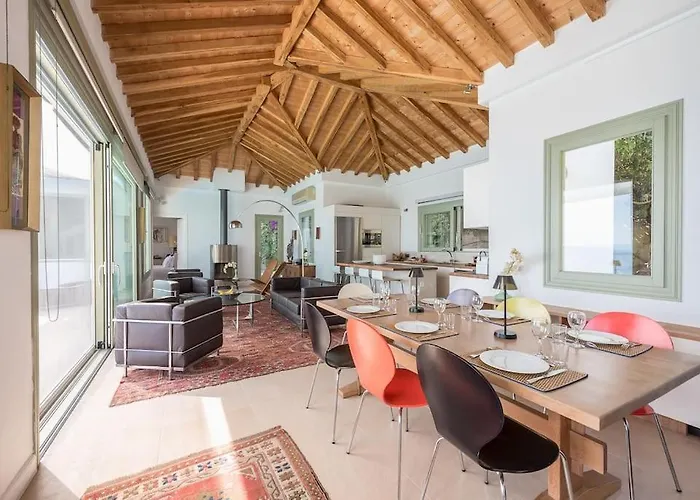 Villa Mourtia La0414