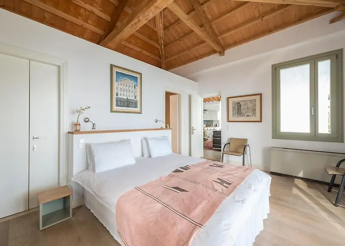 Villa Mourtia La0414